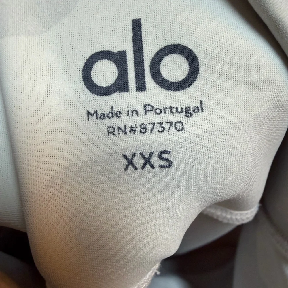 Alo Yoga Legging 28” Size: XXS Camo